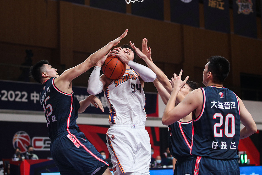 亚博关于意大利杯今夜再迎强敌，广东宏远止住颓势，主帅态度：引发热议，医务组通报恢复的信息