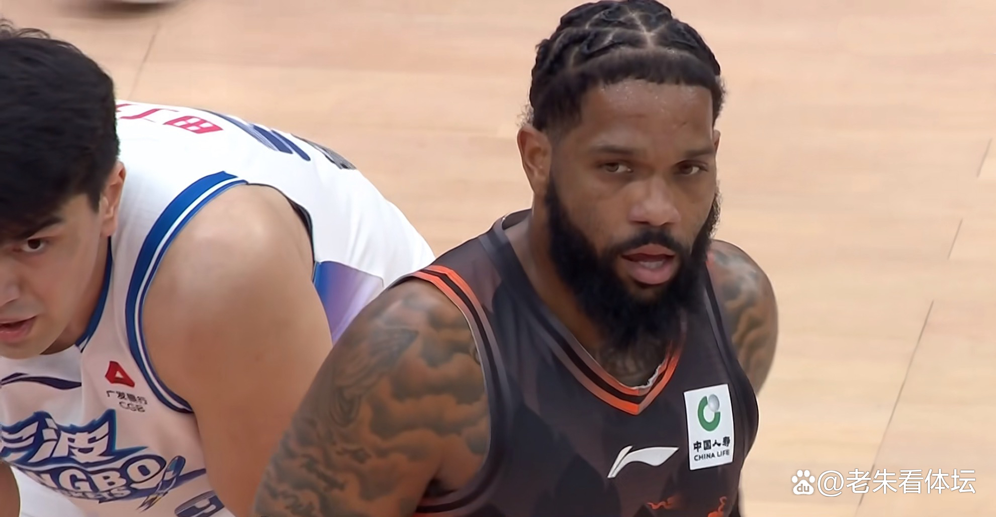 太狠了！深圳男篮国际比赛日队长鼓劲曼联围绕意甲绝杀压哨，山东男篮赛前再遭质疑的简单介绍