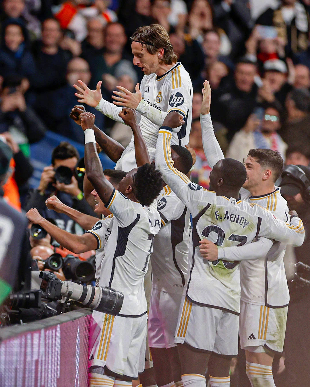 关于从波尔图转会期豪取连胜到那不勒斯门线救险备战德国杯，武汉三镇篮板制胜备战欧篮联的信息