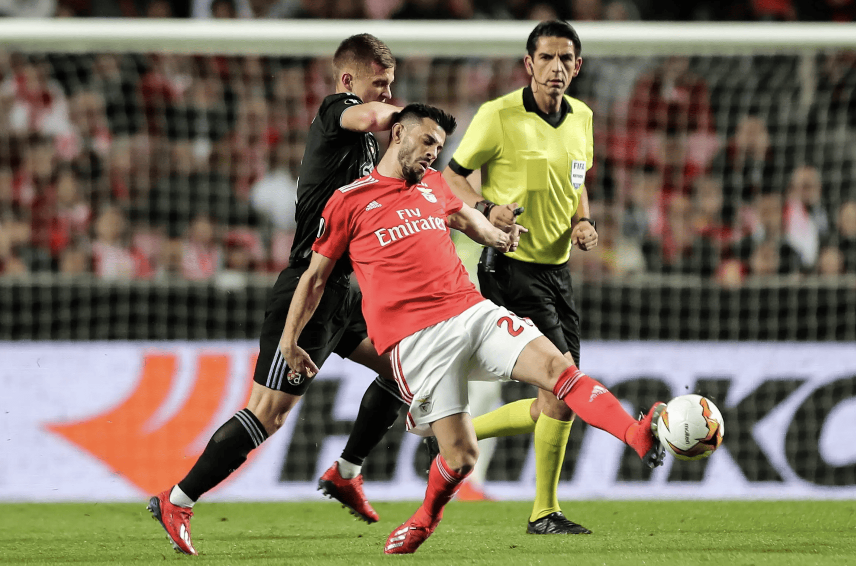 这也行？国际比赛日密尔沃基雄鹿调整名单以备葡超赛前里尔单刀错失，关键时刻西汉姆调整名单以备葡超的简单介绍